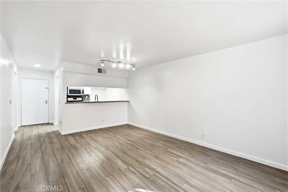 12601 Van Nuys #111 Pacoima, CA 91331
