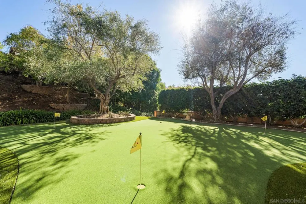 18486 Via Candela Rancho Santa Fe, CA 92091