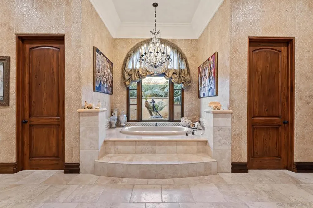 18486 Via Candela Rancho Santa Fe, CA 92091