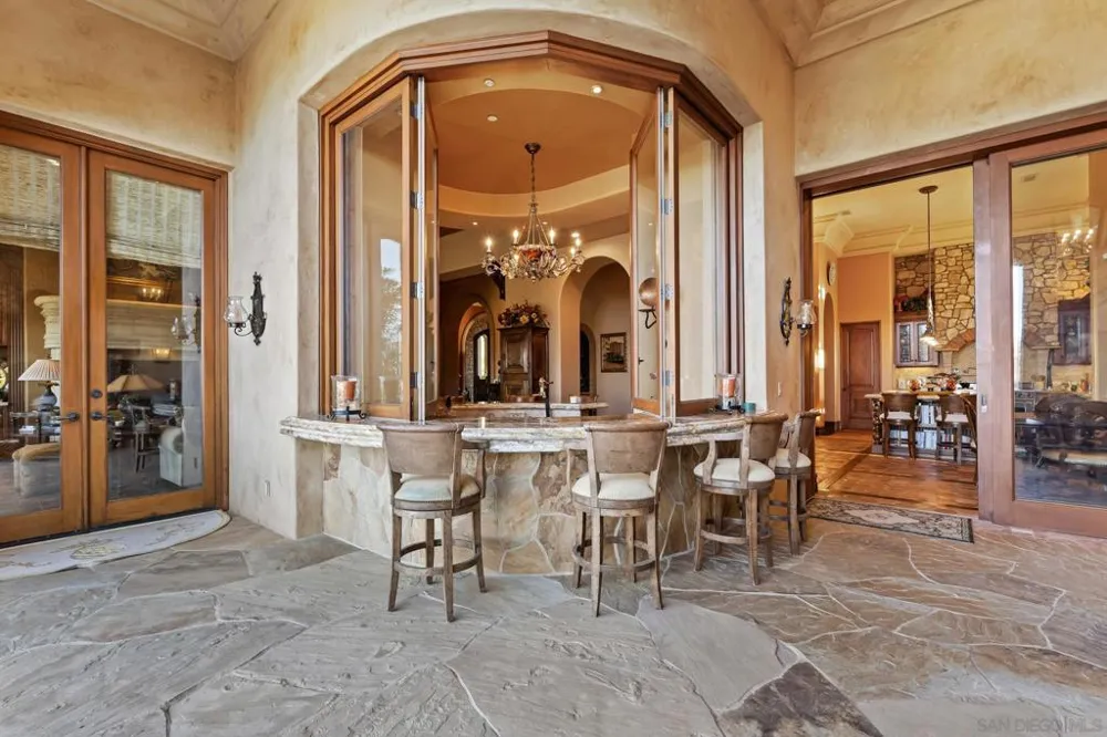 18486 Via Candela Rancho Santa Fe, CA 92091