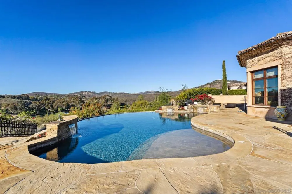 18486 Via Candela Rancho Santa Fe, CA 92091