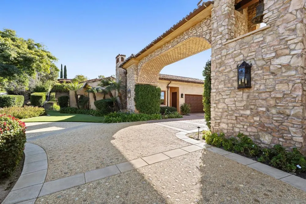 18486 Via Candela Rancho Santa Fe, CA 92091