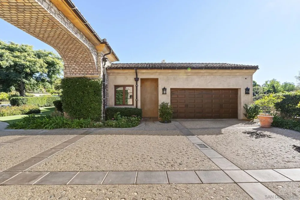 18486 Via Candela Rancho Santa Fe, CA 92091
