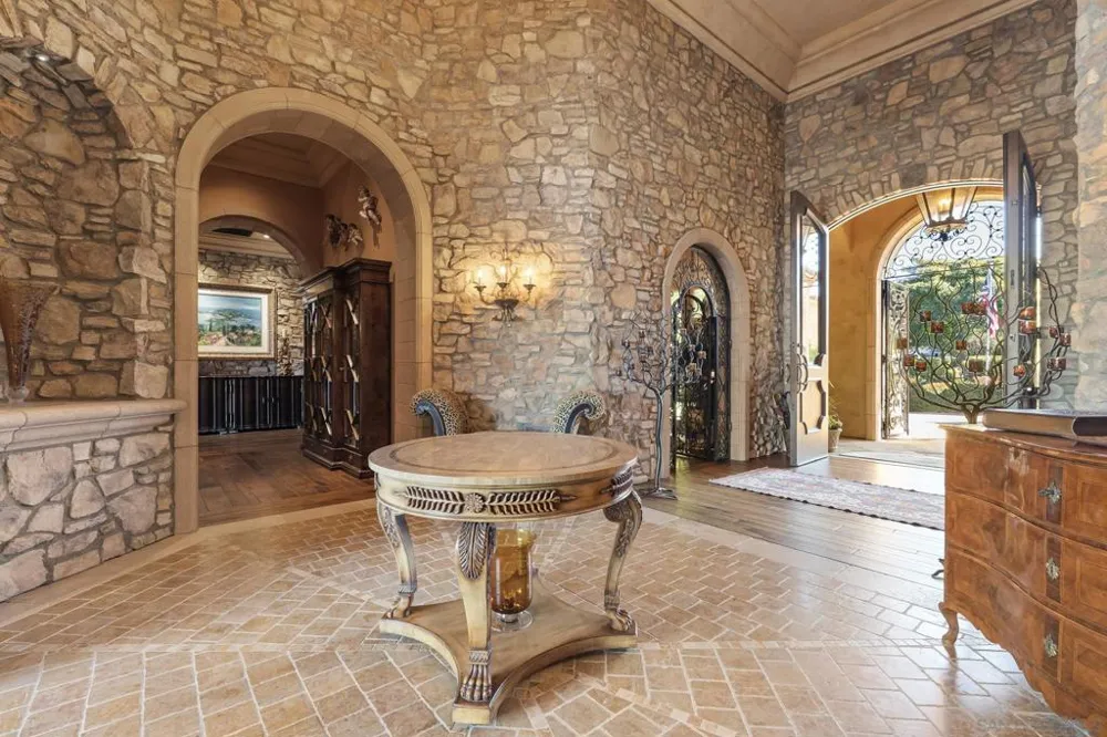 18486 Via Candela Rancho Santa Fe, CA 92091
