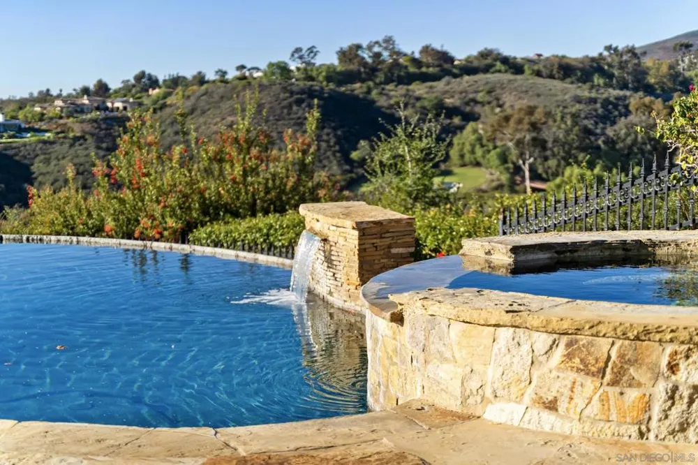 18486 Via Candela Rancho Santa Fe, CA 92091