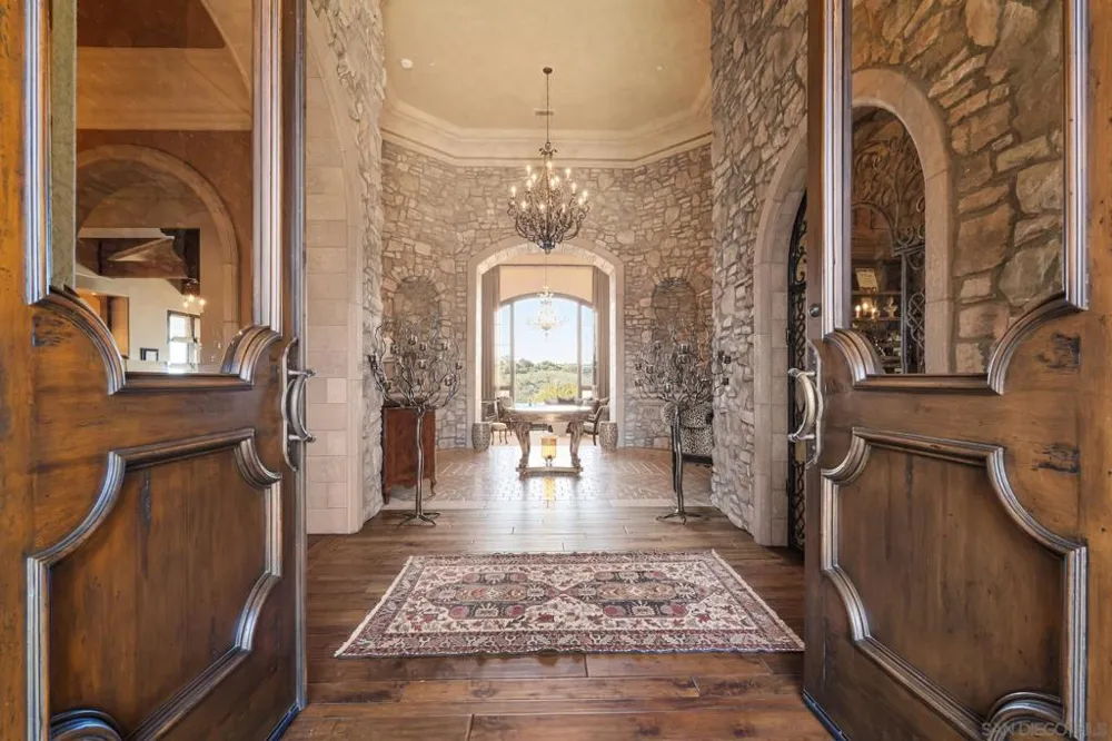 18486 Via Candela Rancho Santa Fe, CA 92091