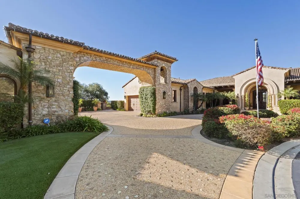 18486 Via Candela Rancho Santa Fe, CA 92091