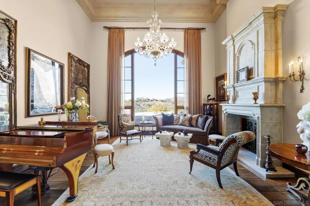 18486 Via Candela Rancho Santa Fe, CA 92091
