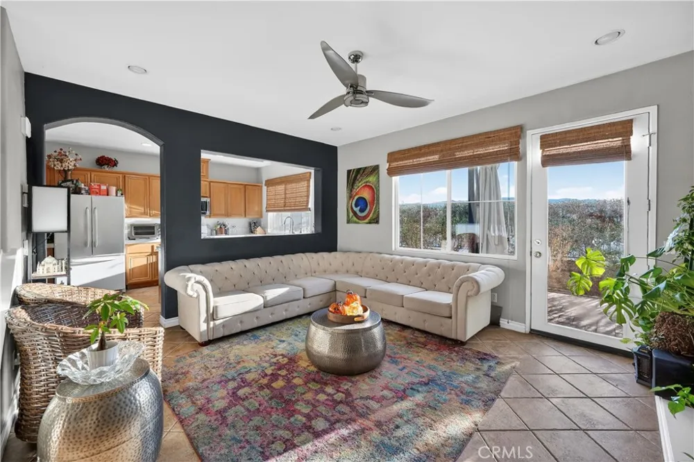 24332 Lorenzo Valencia, CA 91355