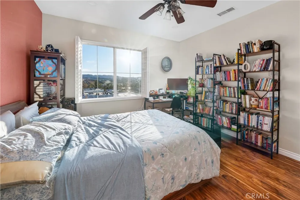 24332 Lorenzo Valencia, CA 91355
