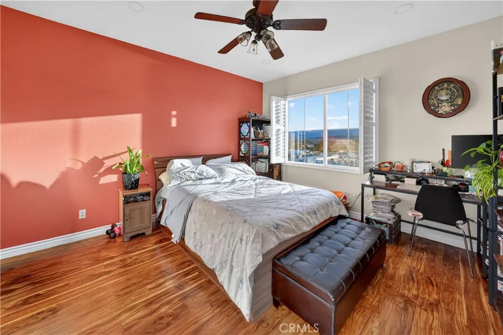 24332 Lorenzo Valencia, CA 91355