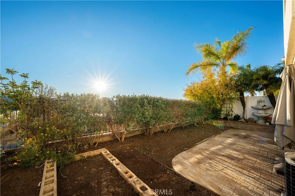 24332 Lorenzo Valencia, CA 91355