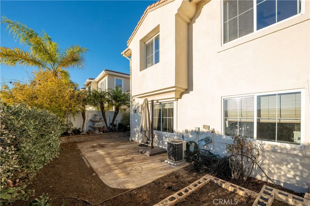 24332 Lorenzo Valencia, CA 91355