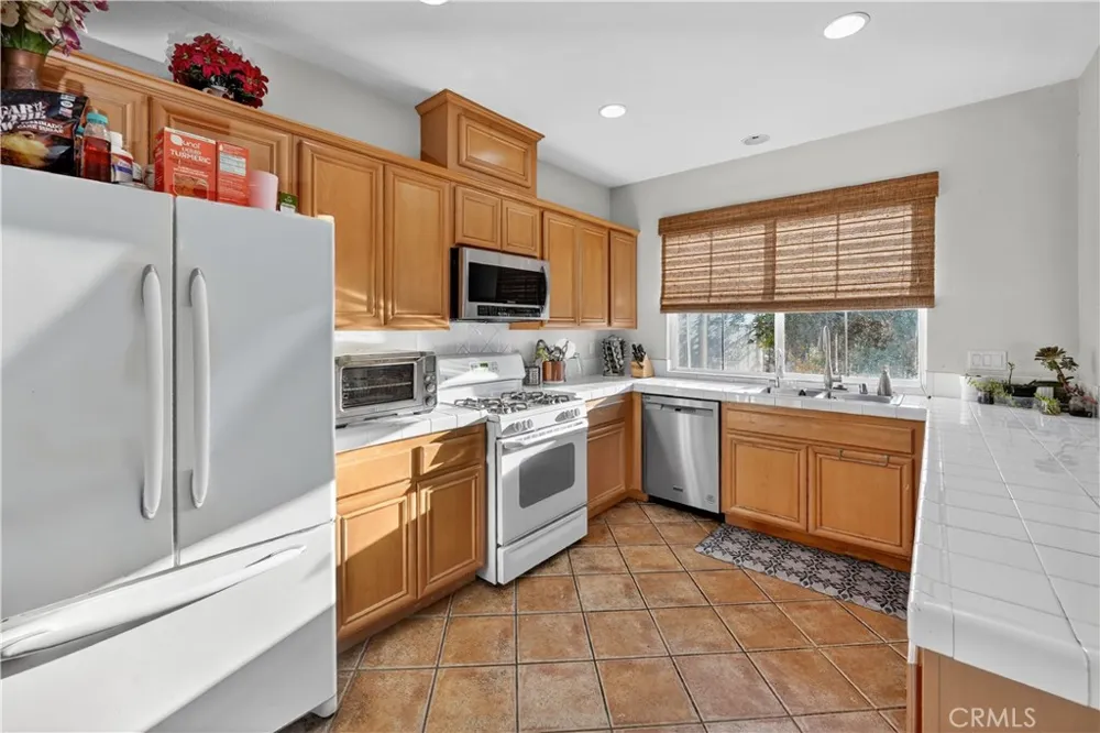 24332 Lorenzo Valencia, CA 91355