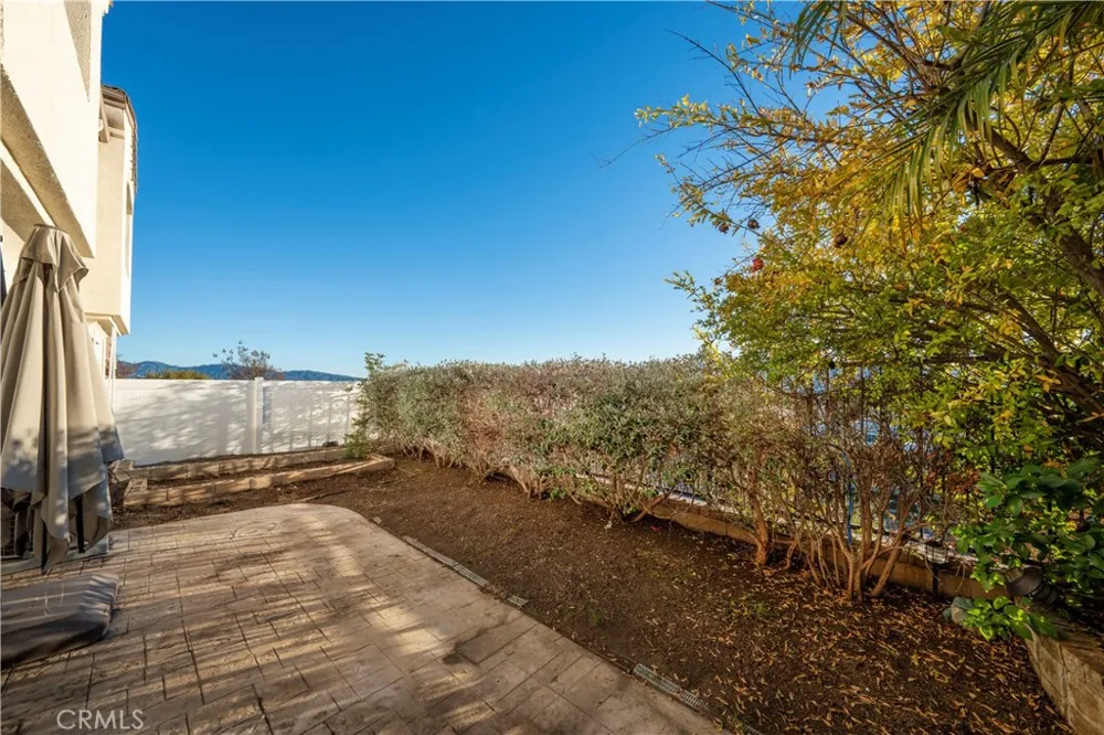 24332 Lorenzo Valencia, CA 91355