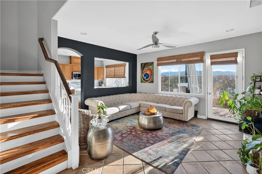 24332 Lorenzo Valencia, CA 91355