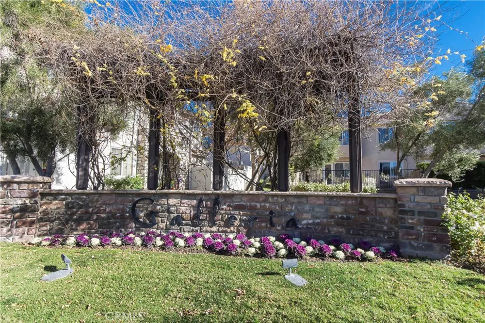 24332 Lorenzo Valencia, CA 91355
