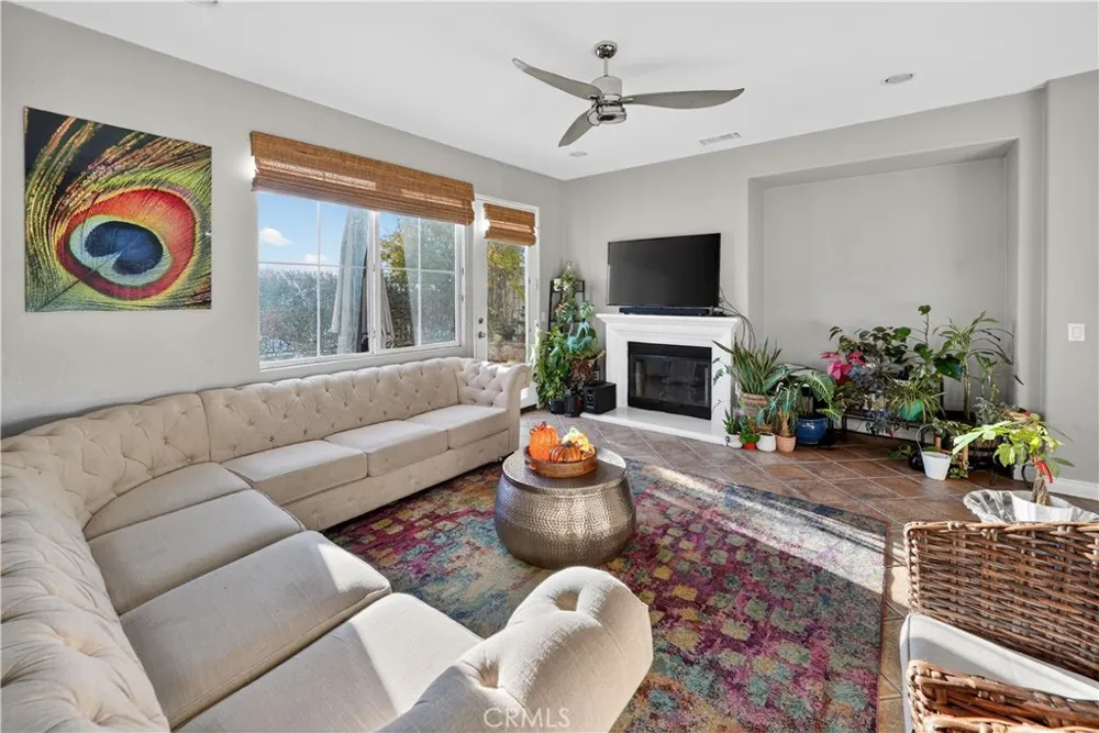 24332 Lorenzo Valencia, CA 91355
