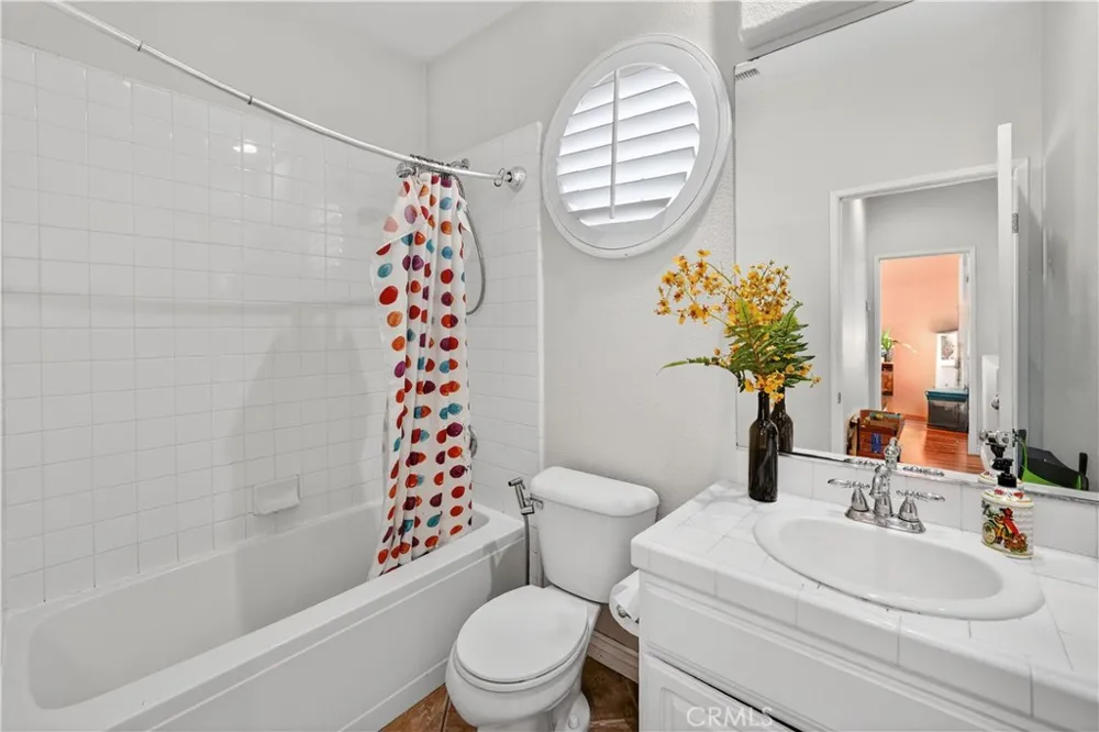 24332 Lorenzo Valencia, CA 91355