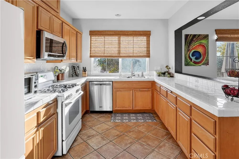 24332 Lorenzo Valencia, CA 91355