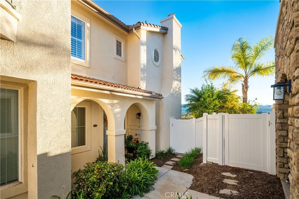 24332 Lorenzo Valencia, CA 91355