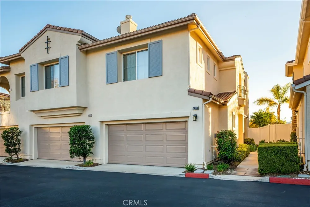 24332 Lorenzo Valencia, CA 91355