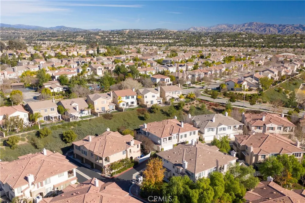24332 Lorenzo Valencia, CA 91355