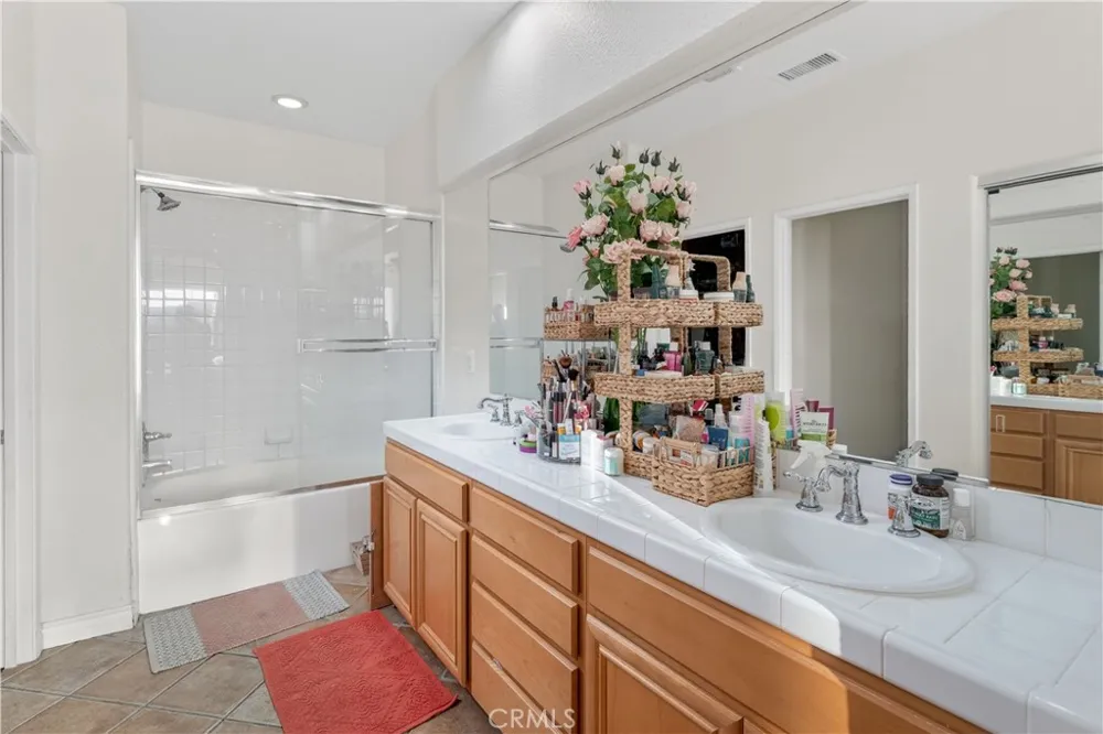 24332 Lorenzo Valencia, CA 91355