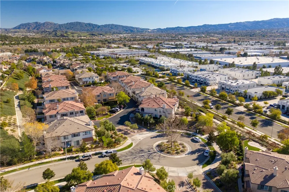 24332 Lorenzo Valencia, CA 91355
