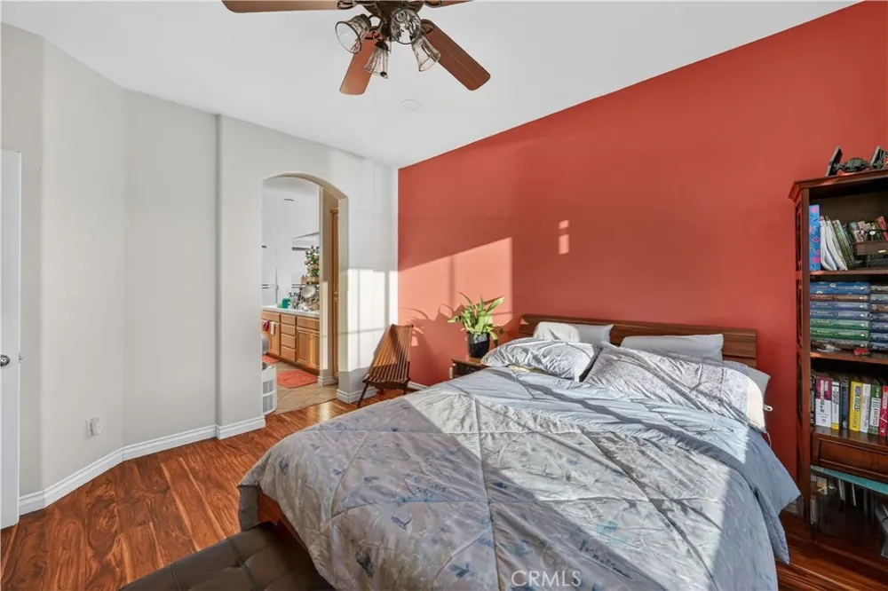 24332 Lorenzo Valencia, CA 91355