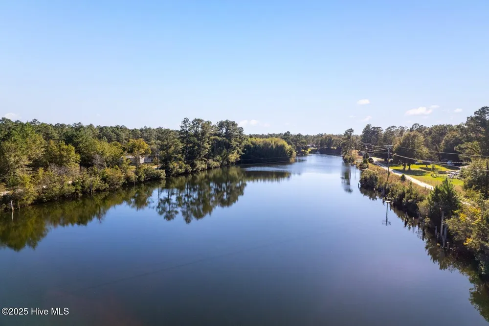 33 Pender Lake Road Currie, NC 28435