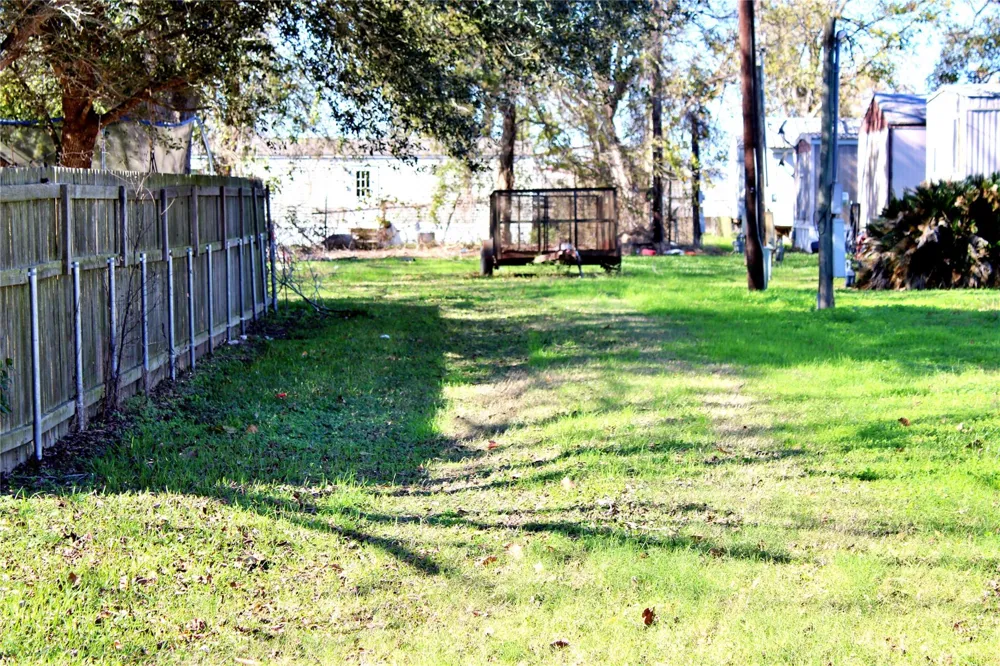 628 Austin Street Columbus, TX 78934