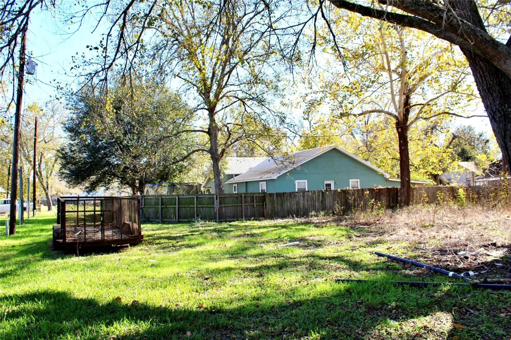 628 Austin Street Columbus, TX 78934