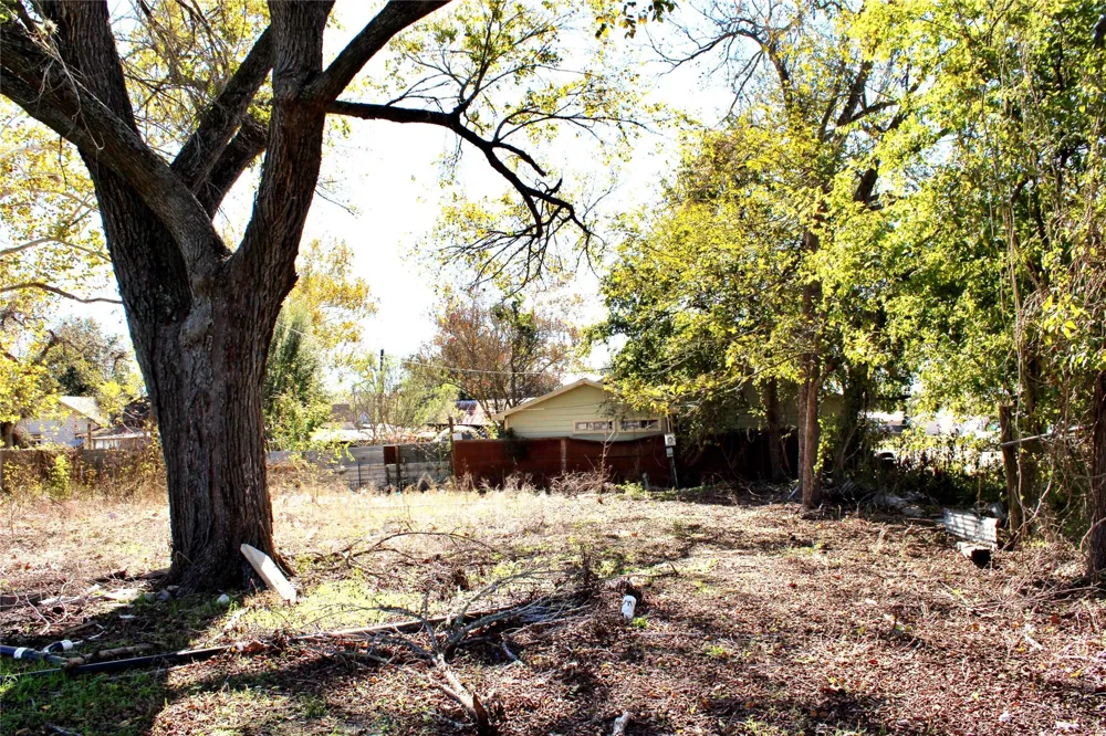 628 Austin Street Columbus, TX 78934