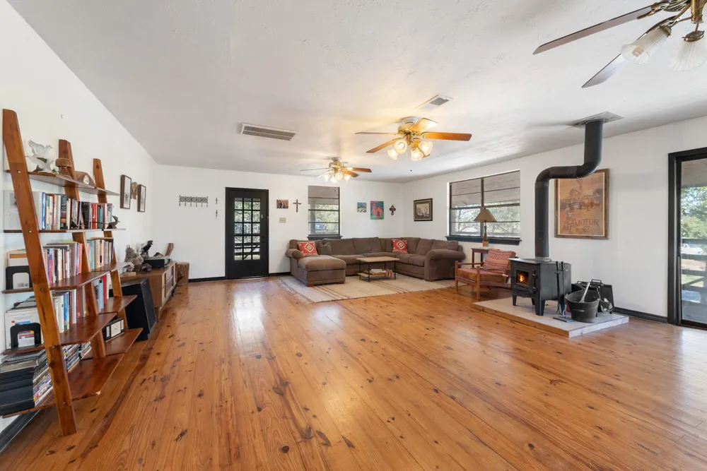 110 Birch Forest Drive Somerville, TX 77879
