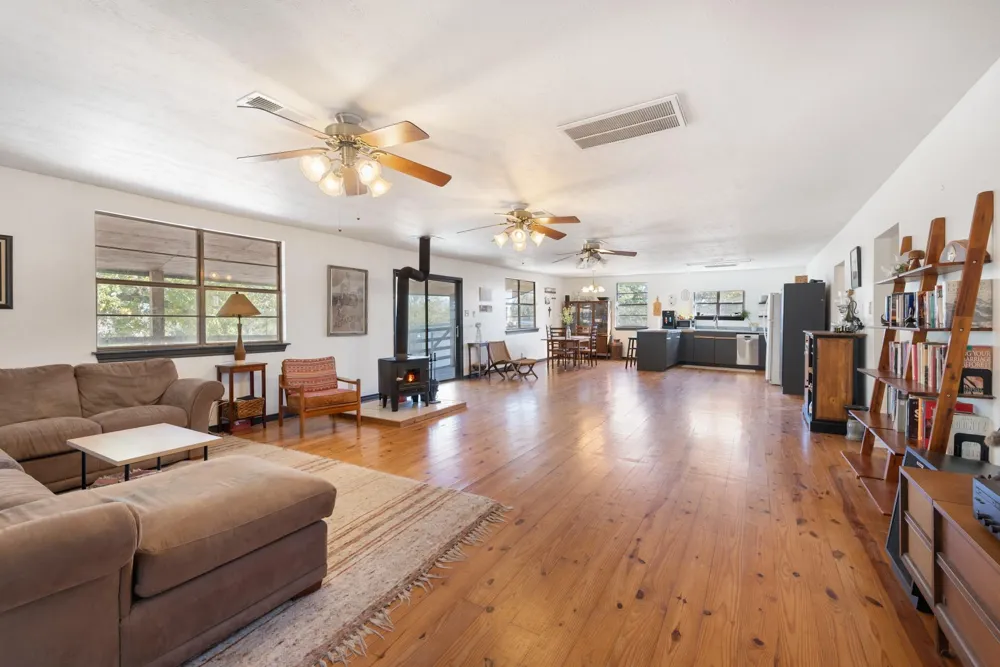 110 Birch Forest Drive Somerville, TX 77879