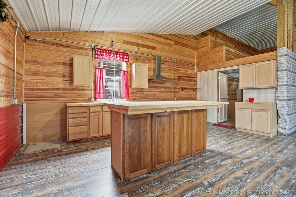 113 S Wilder Chouteau, OK 74337