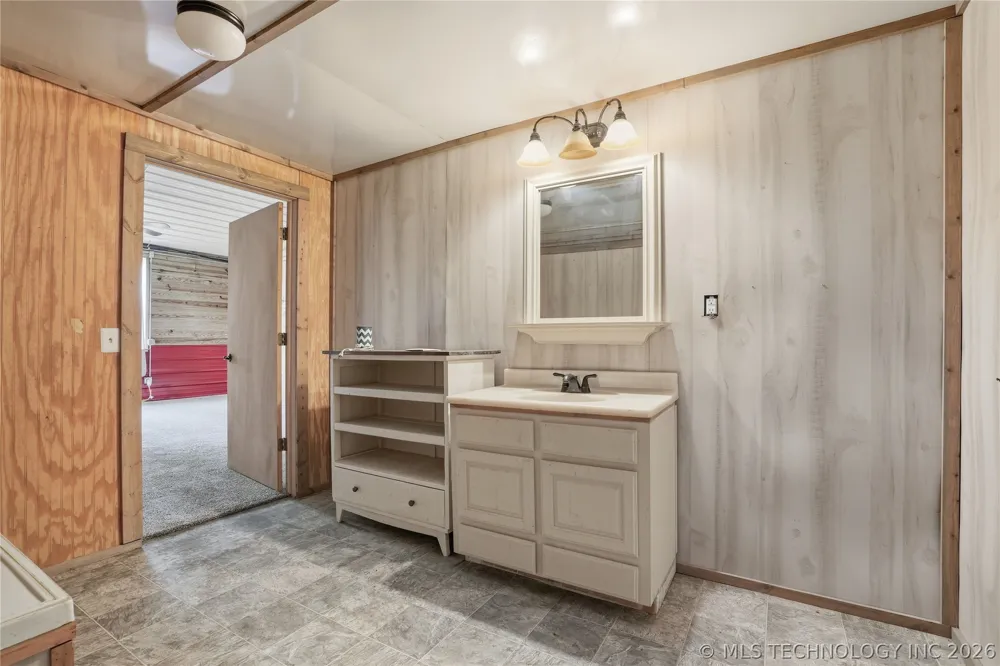 113 S Wilder Chouteau, OK 74337
