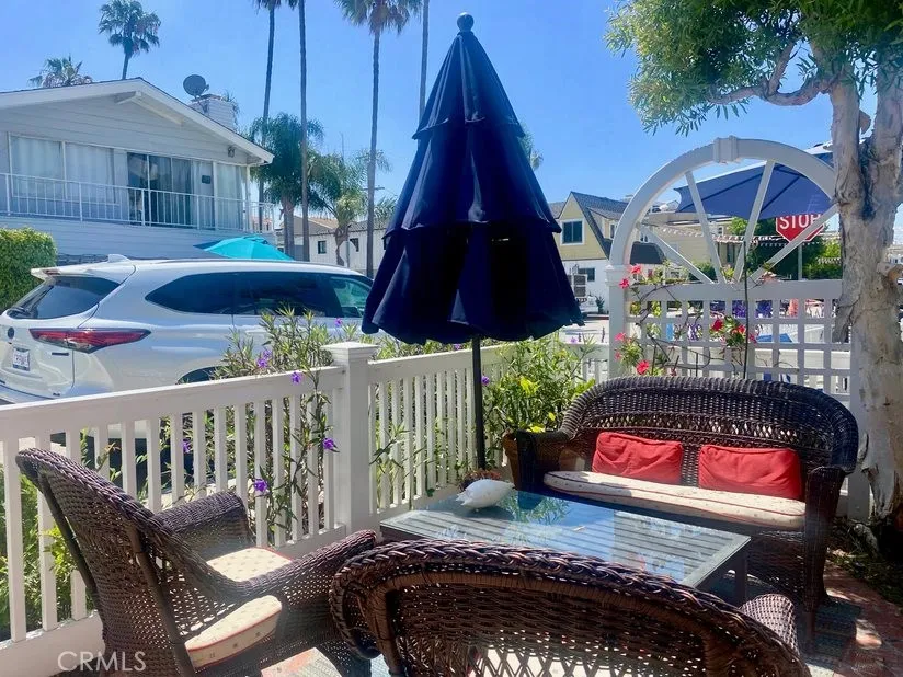 203 Amethyst Avenue Newport Beach, CA 92662
