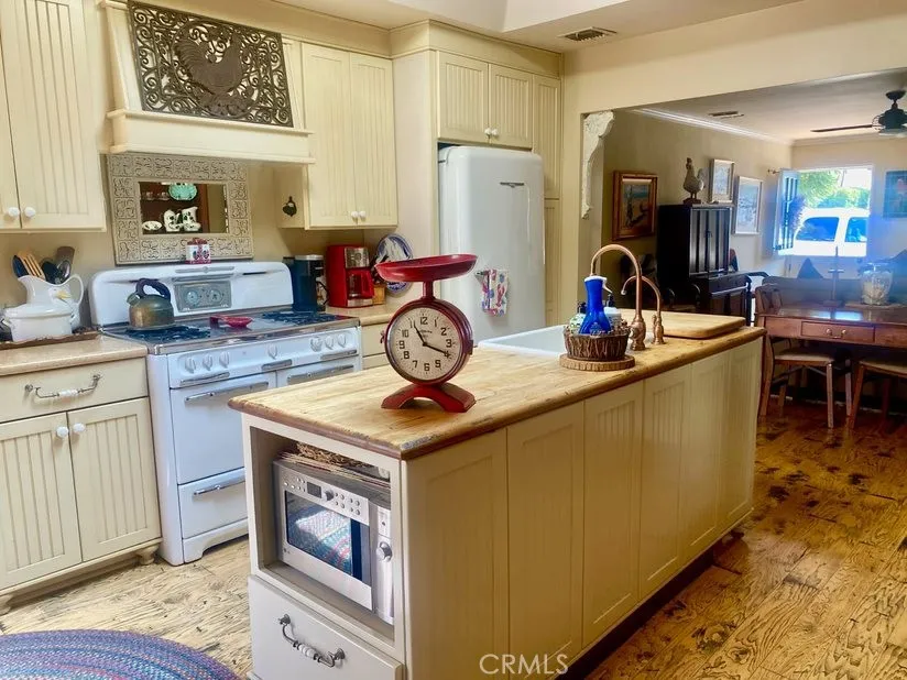 203 Amethyst Avenue Newport Beach, CA 92662