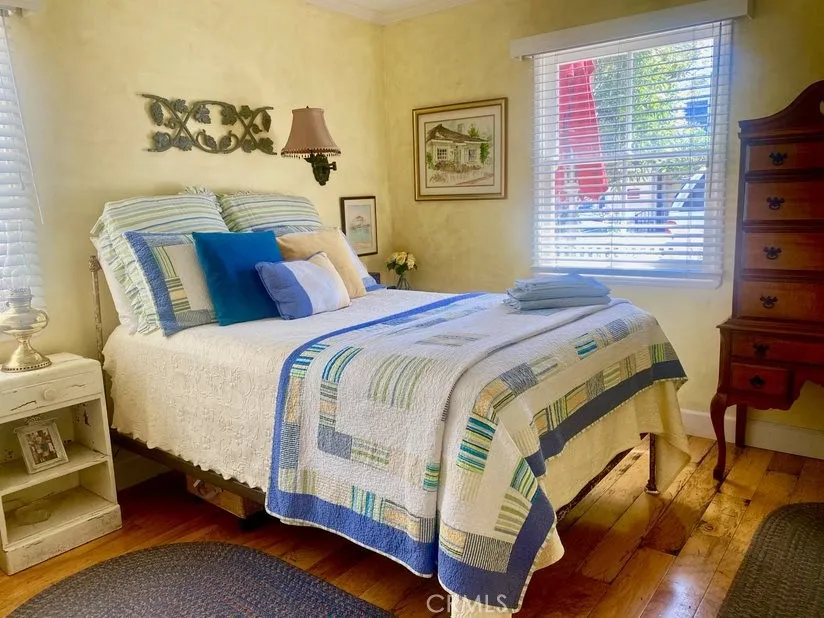 203 Amethyst Avenue Newport Beach, CA 92662