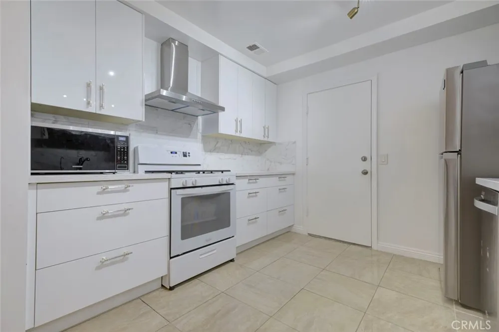 12325 Sweetbriar Pacoima, CA 91331