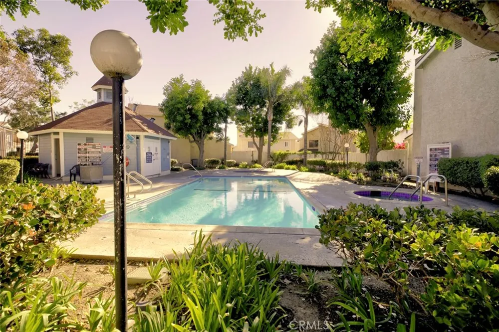 12325 Sweetbriar Pacoima, CA 91331