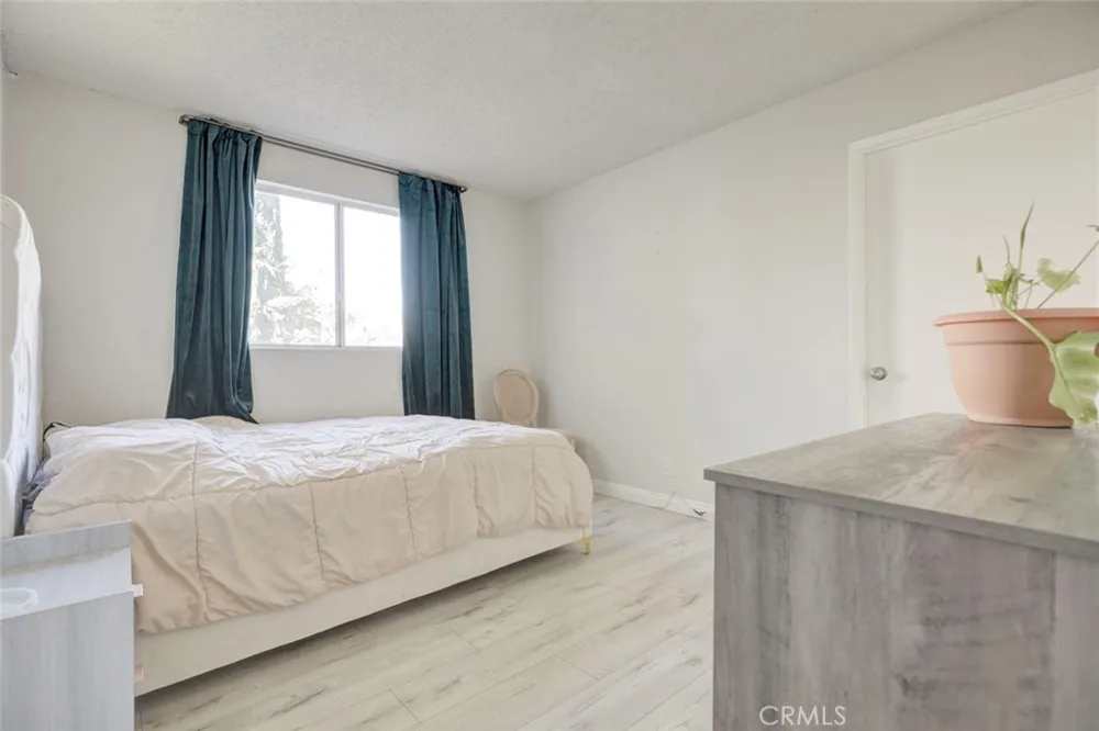 12325 Sweetbriar Pacoima, CA 91331