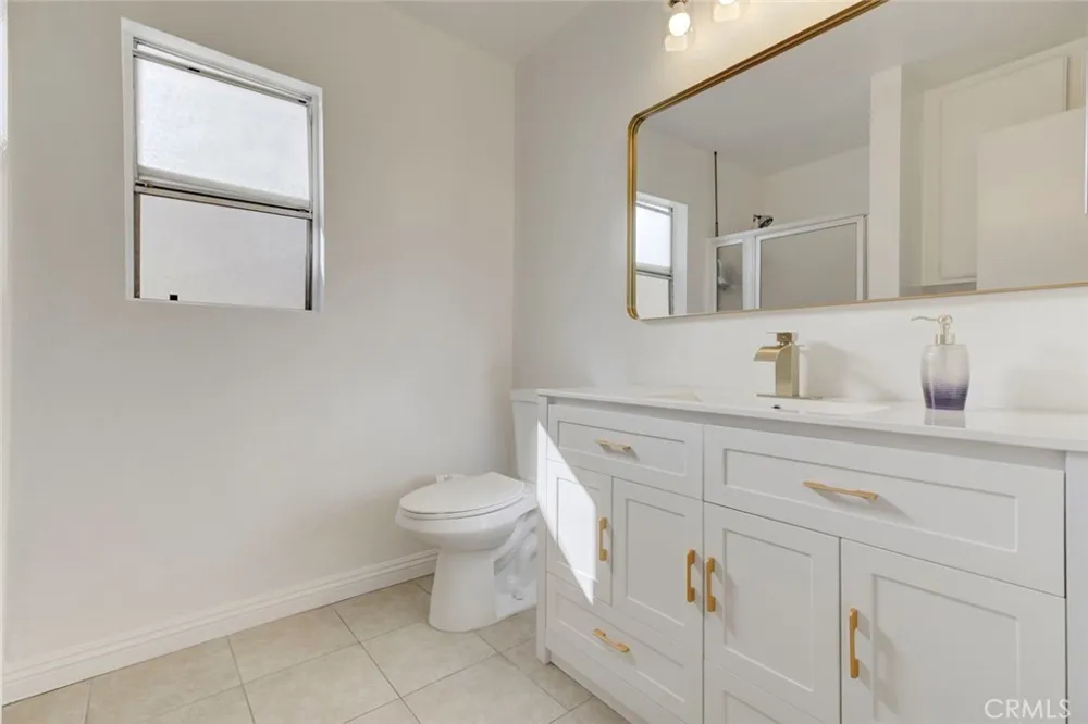 12325 Sweetbriar Pacoima, CA 91331