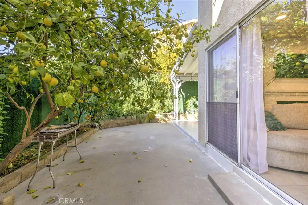 12325 Sweetbriar Pacoima, CA 91331