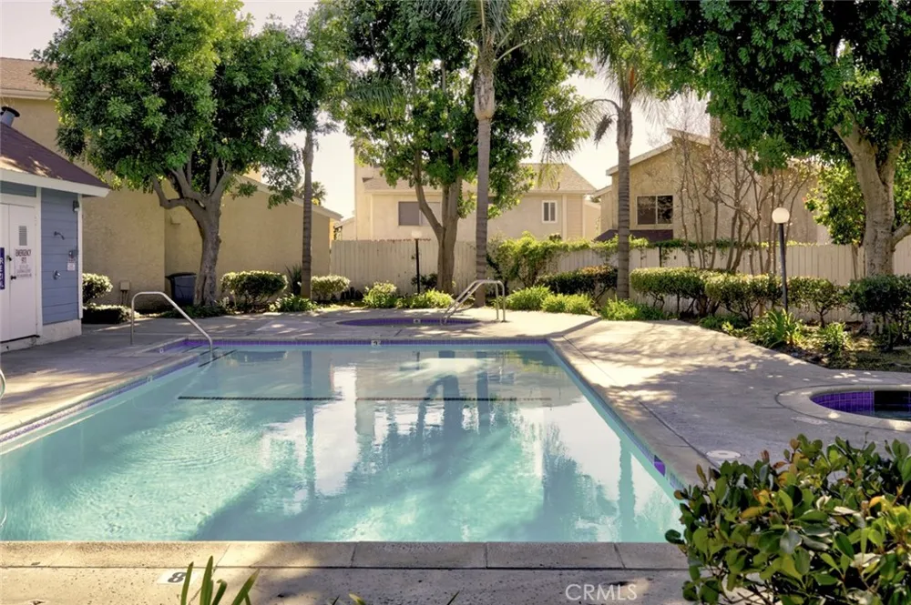 12325 Sweetbriar Pacoima, CA 91331