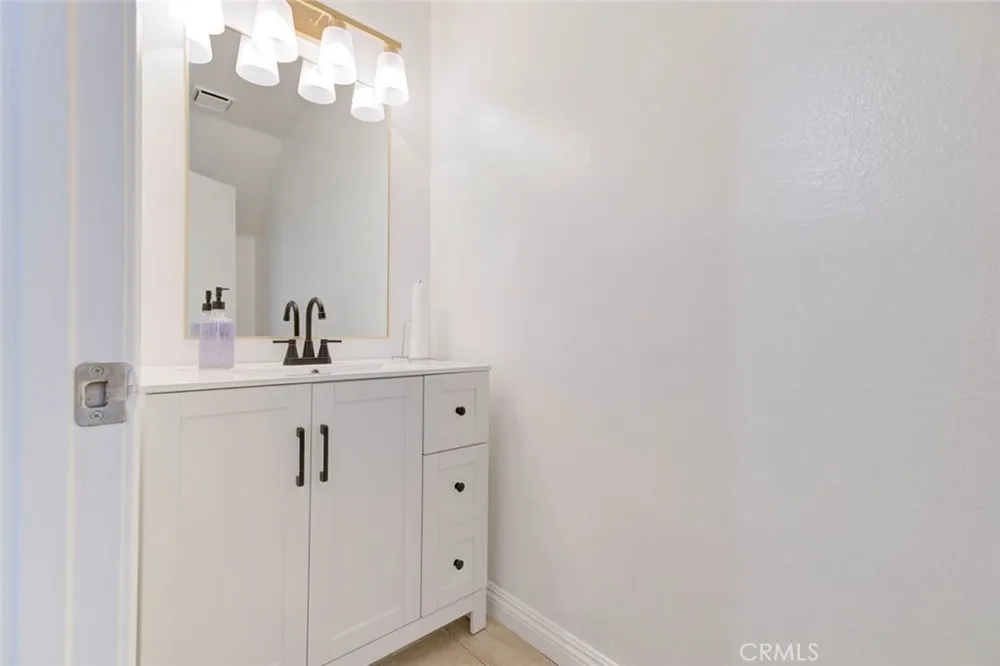 12325 Sweetbriar Pacoima, CA 91331