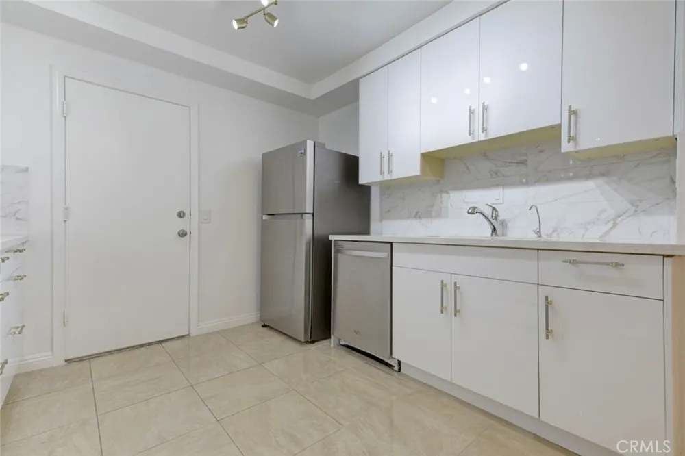 12325 Sweetbriar Pacoima, CA 91331
