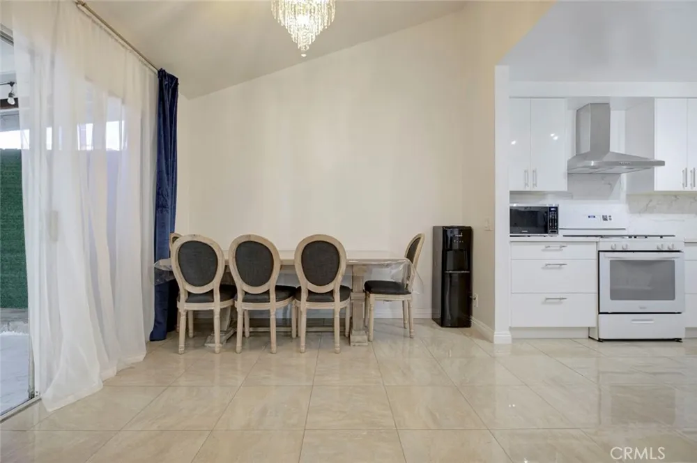 12325 Sweetbriar Pacoima, CA 91331
